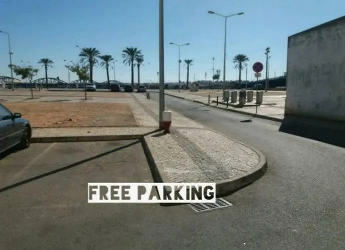 Typical Fishing Village In Historic Center I פורטימאו